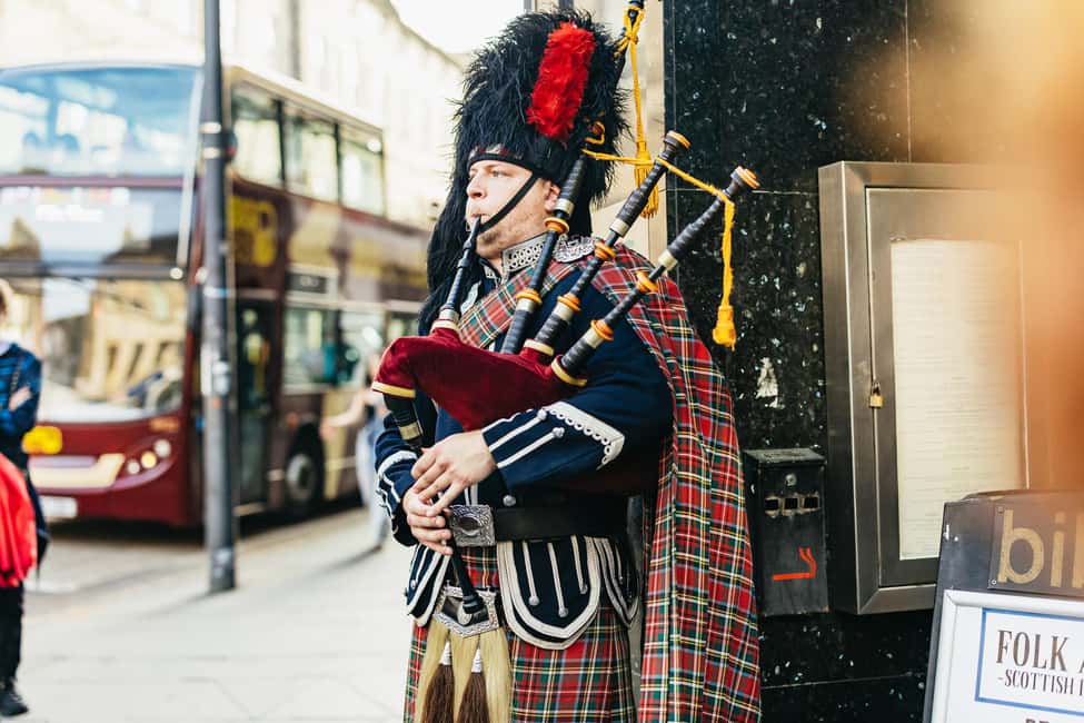 Edinburgh: Scottish Dinner and Folk Music Experience - Folk Music Storytelling: Ballads, Jigs, and Why the Stories Matter