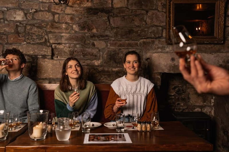 Edinburgh: Small-Group History of Whisky Tour with Tasting - Wynds, closes, and those quick guided stops you’ll actually remember