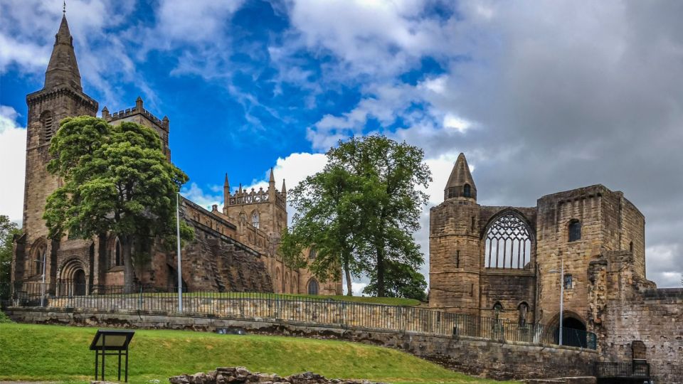 Edinburgh: St Andrews, Dunfermline Abbey and Fife Coast Tour - From Morrison Street to Queensferry’s 3 Bridges viewpoint