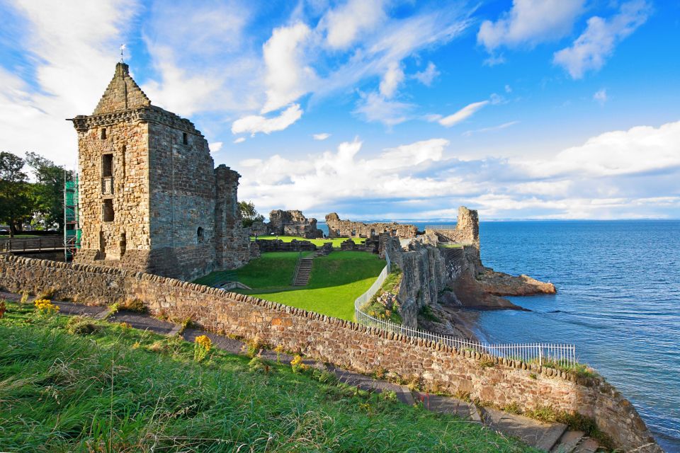 Edinburgh: St Andrews, Dunnottar Castle & Falkland Tour - Walking to Dunnottar Castle: The North Sea Finish Line