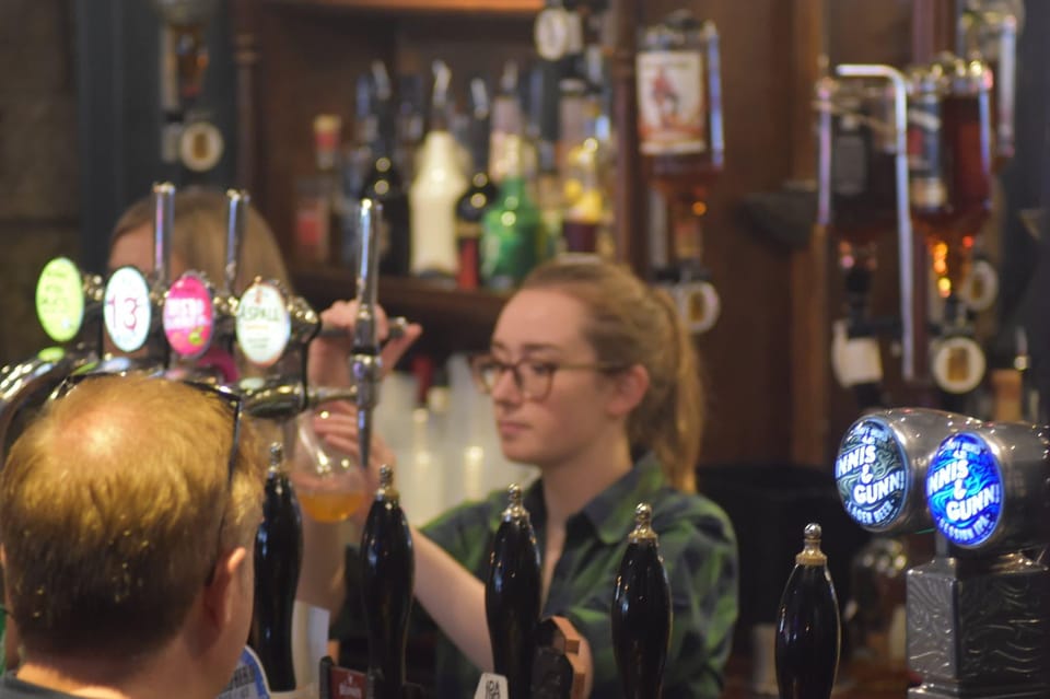 Edinburgh: Stand Up Comedy Show - Should you book the Comedy Lock‑In at the Beehive Inn?