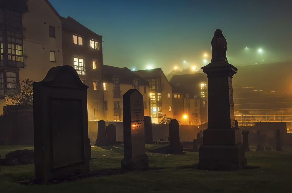 Edinburgh: The Dark Side Walking Tour - Royal Mile to the hidden closes: the city’s worst habits in context