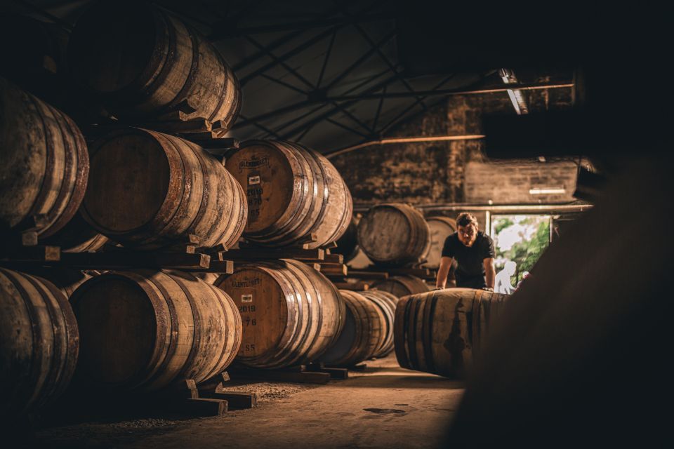 Edinburgh: Ultimate Whisky Experience - Glenturret Distillery near Crieff: hand-made whisky with a living process