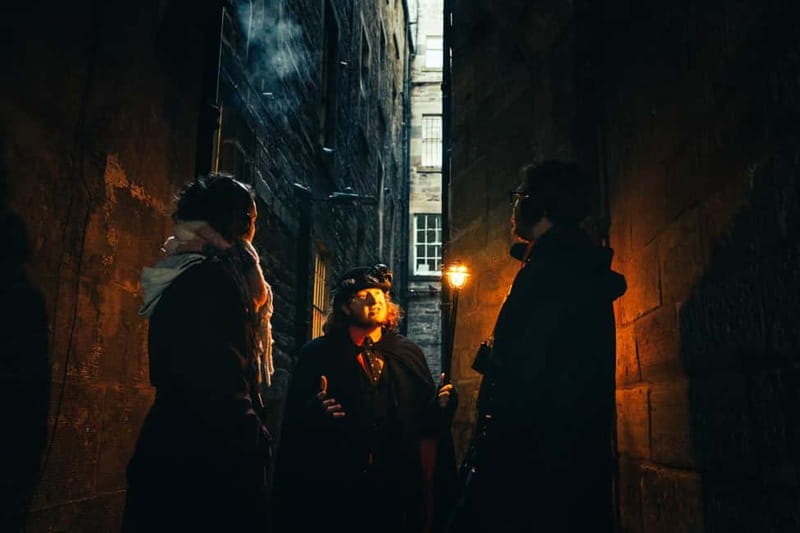 Edinburgh: Underground Vaults and Graveyard Evening Tour - Timing: why an evening tour works in Edinburgh