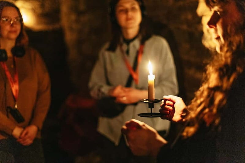 Edinburgh: Underground Vaults Evening Ghost Tour with Whisky - Guide Energy Makes the Difference