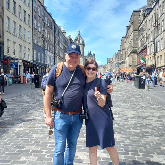 Edinburgh Welcome Tour: Private Tour with a Local - The first walking segment: get your bearings without the guesswork