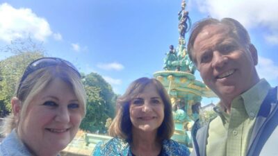 Edinburgh Welcome Tour: Private Tour with a Local - Where you start matters: hotel lobby or outside your Airbnb