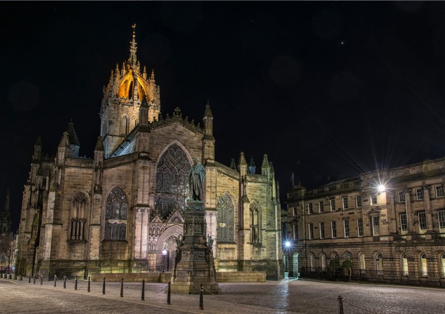 Edinburgh: Witches & Haunted History Walking Tour - Castlehill viewpoints: seeing Edinburgh Castle from the right angle