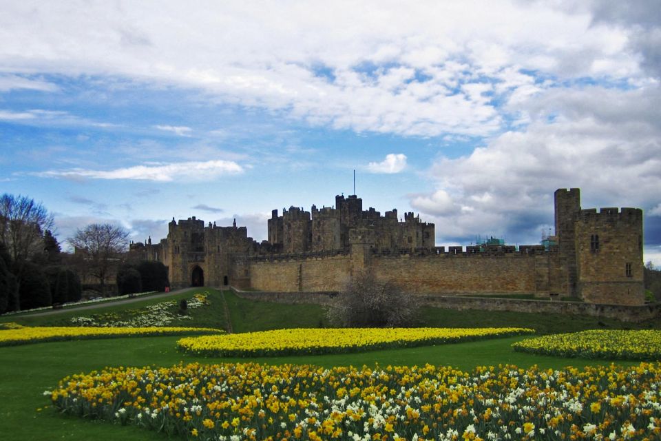 From Edinburg: Viking Coast & Alnwick Castle Day Tour - Borders on the way back: views, extra stops, and Scottish soundtrack energy