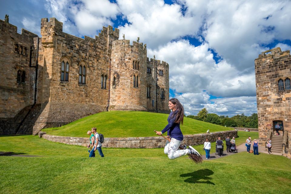 From Edinburgh: Day Trip to Bamburgh and Alnwick Castle - Timing, comfort, and what the 8.5 hours feels like