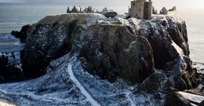 From Edinburgh: Glamis and Dunnottar Castles Tour in Italian - Dunnottar Castle: the cliffs that steal the show