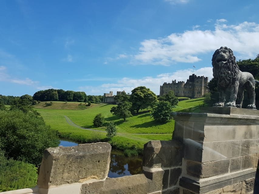 From Edinburgh: Holy Island, Alnwick Castle & Northumbria - Alnwick Castle: a medieval kingdom with Harry Potter and Downton Abbey ties