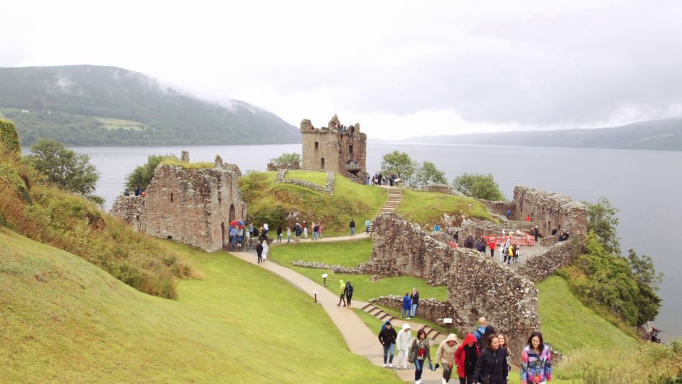 From Edinburgh: Loch Ness & Inverness Tour in Spanish - Inverness: lunch, free time, and an actual Highland city feel