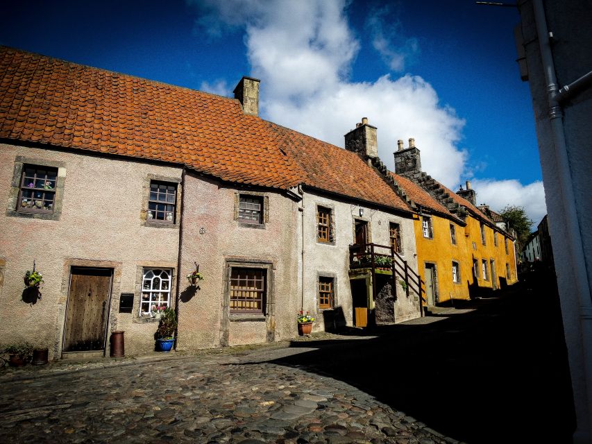 From Edinburgh: Outlander Full-Day Tour in Spanish - Culross: where the show-world and the real town overlap