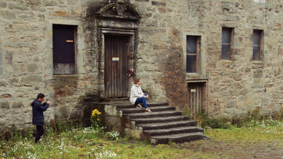 From Edinburgh: Outlander Full-Day Tour in Spanish - Doune Castle: Leoch Castle energy, plus Monty Python and Game of Thrones