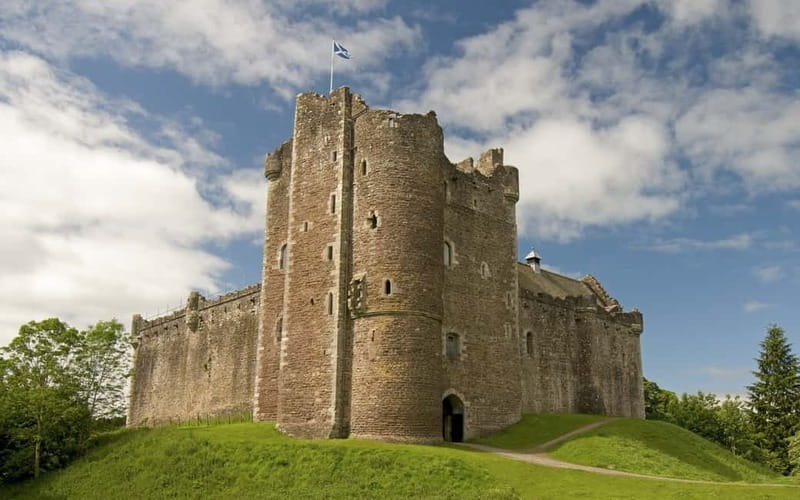 From Edinburgh: Stirling Castle, Kelpies and Loch Lomond - Stirling Castle tickets vs. city stroll: what fits you