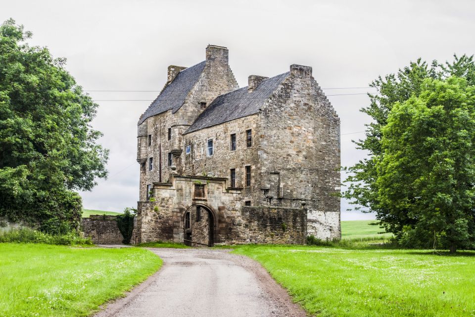 From Edinburgh: The Outlander Experience Guided Tour - Falkland: Inverness for Claire and Frank, Plus a Quick Reset Stop