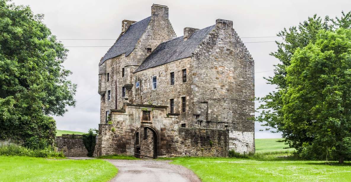 From Edinburgh: The Outlander Experience Guided Tour - Linlithgow Palace and Wentworth Prison: Jamie’s Prison-Palace Moment