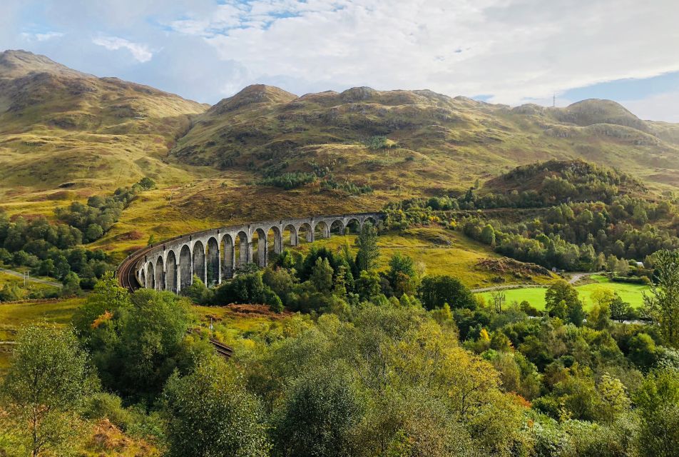 From Glasgow: Glenfinnan, Fort William, and Glencoe Day Trip - Leaving Glasgow: Tyndrum Coffee and the Highland Road Mood