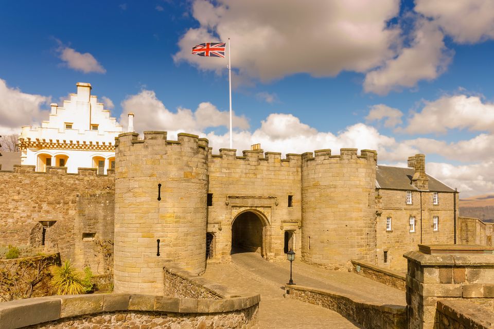 From Glasgow: Loch Lomond, Trossachs & Stirling Castle Tour - What I’d Pack and Plan For (Because Scotland Has Opinions)
