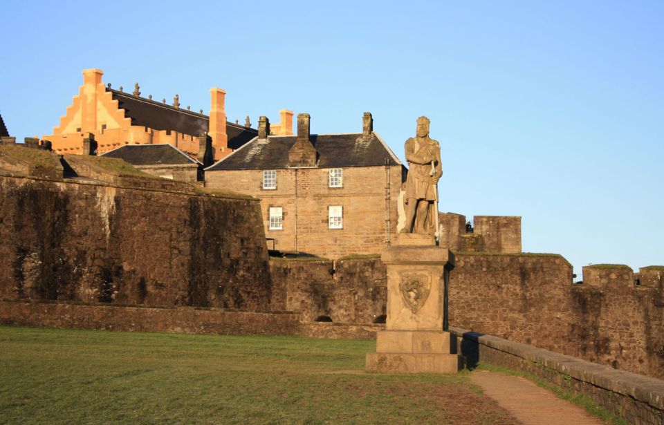 From Glasgow: Stirling Castle & Loch Lomond Tour with Cruise - From Glasgow Bus Station To The Stirling Castle Moment