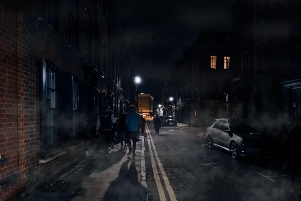 Ghosts, Ghouls & Gallows :The Original Bristol Ghost Walk - Finding the start point: Queen Square and the blue flag