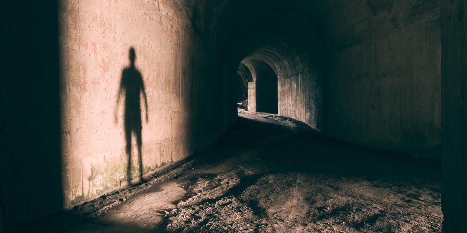 Ghosts, Ghouls & Gallows :The Original Bristol Ghost Walk - The rhythm of the night walk: torchlit streets and shifting spooky tones