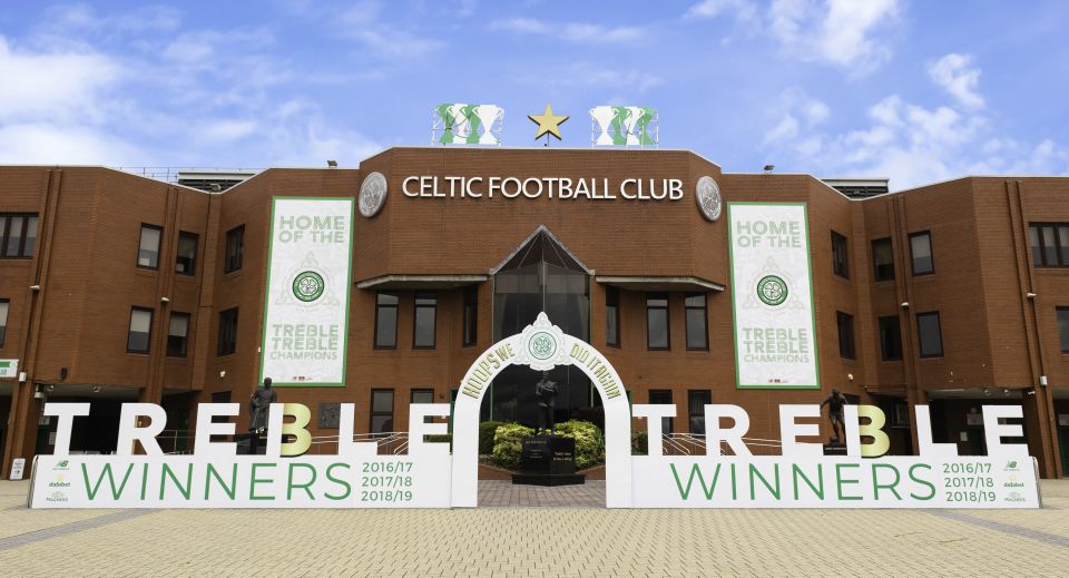 Glasgow: Celtic Park Stadium Tour - Walking the Tunnel and Sitting in the Dugout