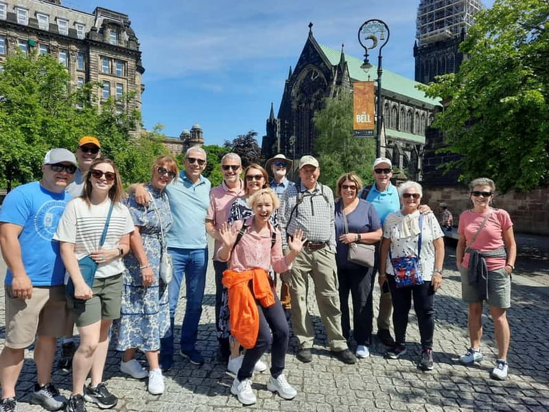 Glasgow: City Center Guided Walking Tour - Entering Glasgow at George Square and City Chambers