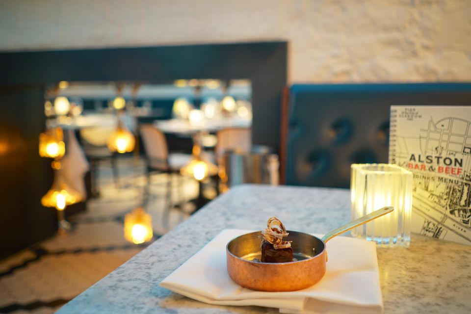 Glasgow: Food and Drink Tour - Stop 2: the local bar and whisky tasting options