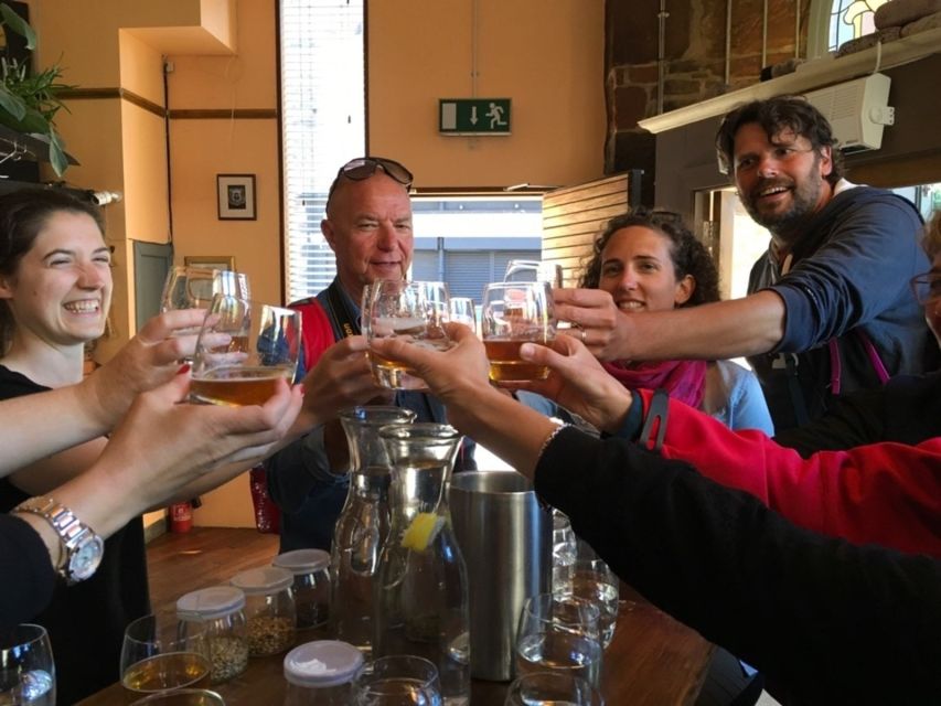 Glasgow: Pubs & History Guided Walking Tour with Beer - Starting at Blythswood Square: the tour’s Glasgow New Town jump-off