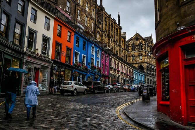 Guided 60-Minute Photography and sightseeing Tour in Edinburgh - Stop 1: Edinburgh Castle photo framing without the chaos