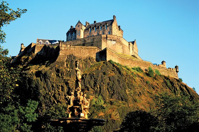 Harry Potter Tour & Edinburgh Castle Visit - University of Edinburgh: Hogwarts vibes without pretending it is Hogwarts