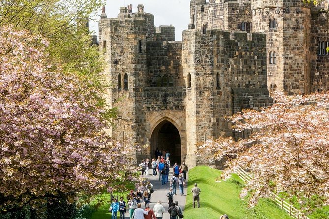 Harry Potter's Alnwick Castle and Scottish Borders Day Trip - Getting There From Edinburgh Without Stress