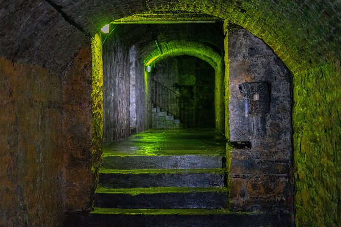 Haunted Vaults and Graveyard Walking Tour in Edinburgh - Down into South Bridge vaults with Auld Reekie Tours