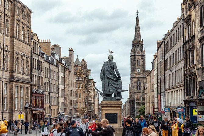 Highlights & Hidden Gems With Locals: Best of Edinburgh Private Tour - A private 3-hour loop that actually fits real life