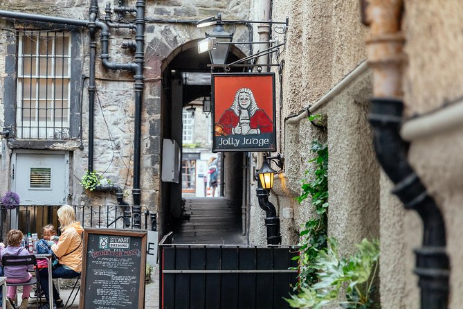 Highlights & Hidden Gems With Locals: Best of Edinburgh Private Tour - The included local drink/tasting: a small perk that can pay off