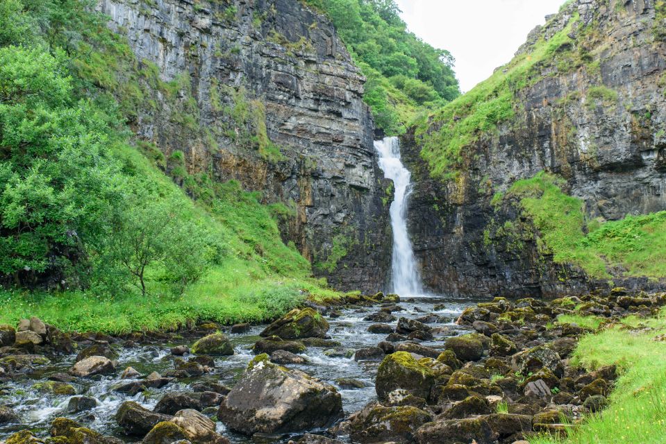 Inverness: 2-day Isle of Skye, Fairy Pools & Castles Tour - Dunvegan Castle and the village lunch pause