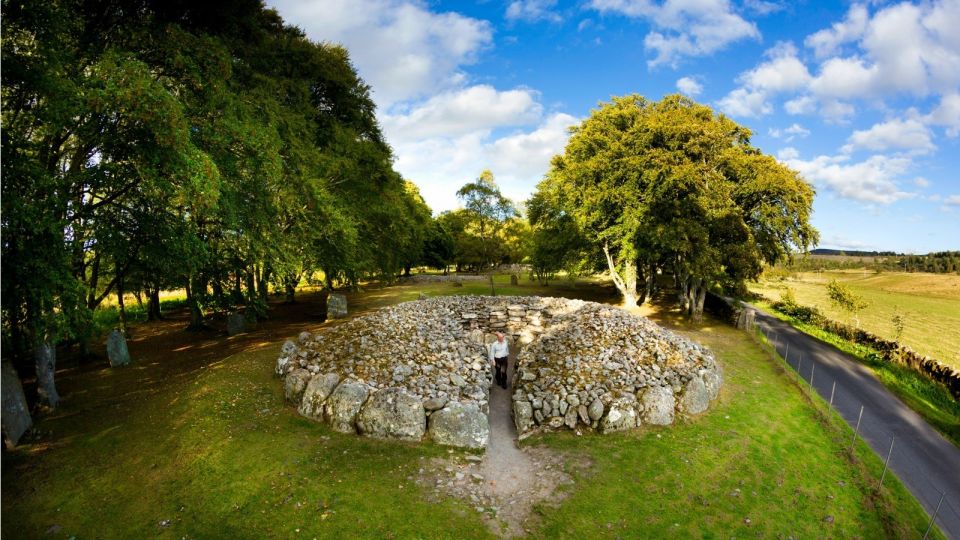 Inverness: Loch Ness Cruise, Castle, and Outlander Tour - The Singleton of Glen Ord Distillery Stop and the Wee Dram Option