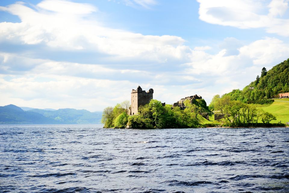 Loch Ness: Urquhart Castle Round-Trip Cruise - Inside the boat: Wi‑Fi, coffee, and comfort details that matter