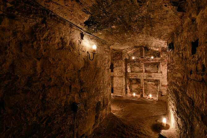 Multi-Sensory Night Walking Tour with Haunted Vaults in Edinburgh - Mercat Cross Start: Getting Oriented Fast (and Staying Outside)