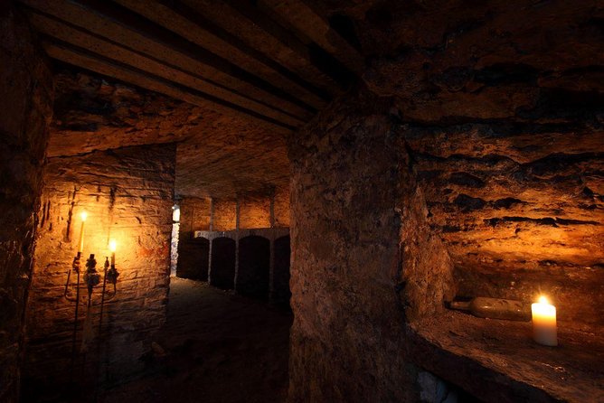 Multi-Sensory Night Walking Tour with Haunted Vaults in Edinburgh - Headphones and Timing: How the Audio Helps You Follow the Story