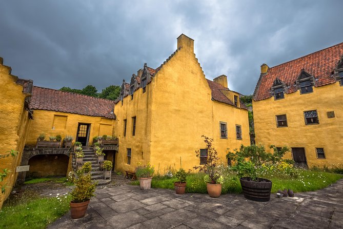 Outlander Film Locations Day Trip from Edinburgh - Culross (Cranesmuir) and Falkland (Inverness scenes): two free stops that add depth