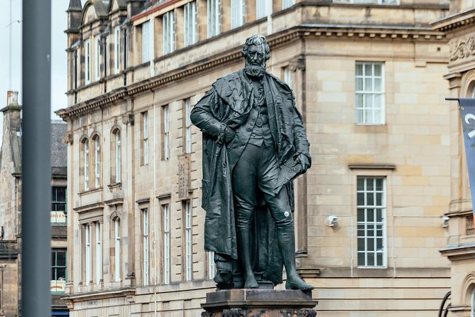 Private City Kickstart Tour: Edinburgh - The flexible middle stop: National Museum of Scotland and route-dependent surprises