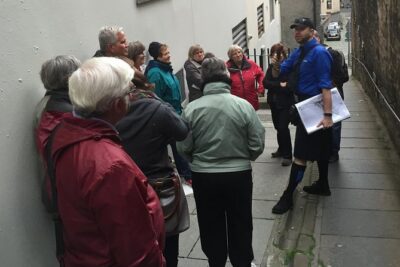 Private Old Edinburgh Tour - Walk in the footsteps of Royals and Rogues! - Royal Mile storytelling: Mary, Deacon Brodie, St Giles, and the Mercat Cross