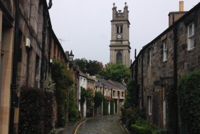 Private Walk: Edinburgh Old Town and New Town - St Giles and the Royal Mile stretch: where the stories turn from scenery into context