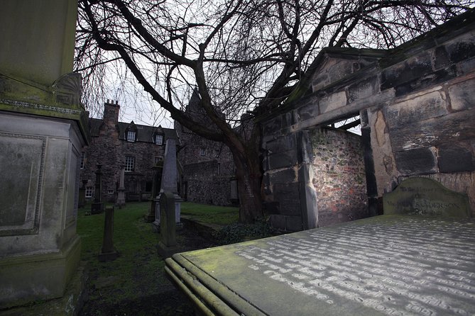 Small Group Edinburgh Underground Vaults & Graveyard Ghost Tour - Hearing the Guide: Costumes, Performance, and Earphones