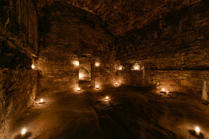 Small Group Ghost Tour incl. Underground Vaults & free drink in Megget's Cellar - Old Town Closes and Wynds: Torture, Witchcraft, and Riot Energy