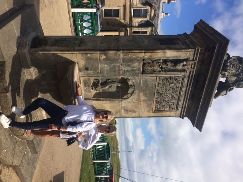 St Andrews: Private Guided Walking Tour for Future Students - Meeting Martyr’s Memorial and getting your bearings fast