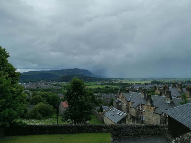Stirling: Daily Guided Walking Tour (11am & 2pm) - Who should book this tour (and who might not)